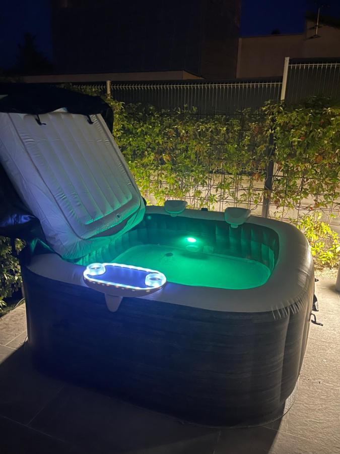 Appartement De Caractere Avec Jacuzzi Fréjus Kültér fotó