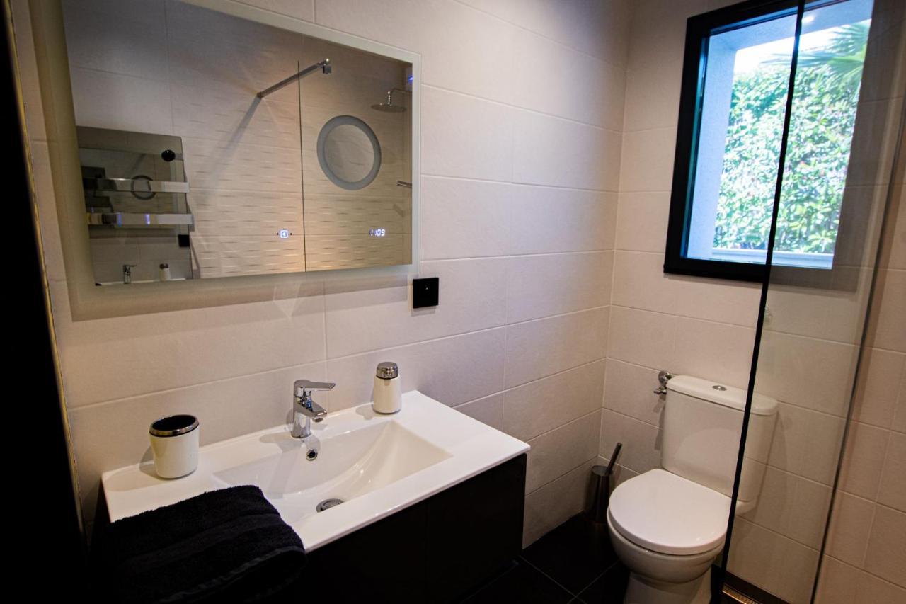 Appartement De Caractere Avec Jacuzzi Fréjus Kültér fotó