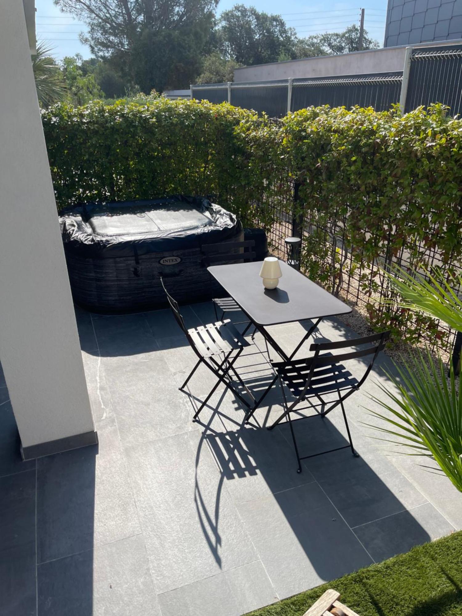 Appartement De Caractere Avec Jacuzzi Fréjus Kültér fotó